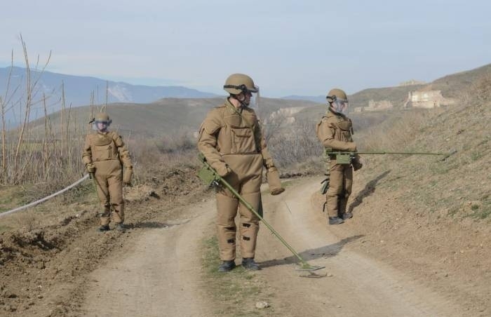  Ադրբեջանցի և ռուս սակրավորները միասին ականազերծում են Ղարաբաղը.  ՏԵՍԱՆՅՈՒԹ 
 