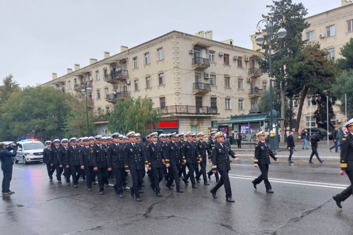  Բաքվում մեկնարկել է Հաղթական երթը՝ զինվորական նվագախմբի ուղեկցությամբ
 