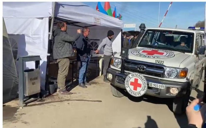   ԿԽՄԿ մեքենաներն անարգել անցել են դեպի Խանքենդի
  