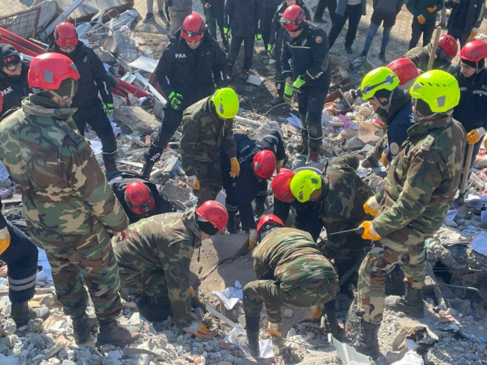 Ադրբեջանցի փրկարարները Թուրքիայում փլատակների տակից հանել են 37 մարդու
 