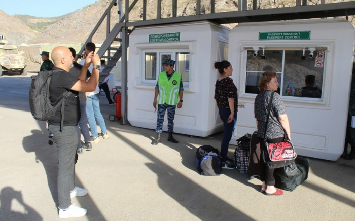  Թուրք լրագրողները հետևել են հայկական «մարդասիրական» շոուին Լաչինի սահմանային անցակետում
 