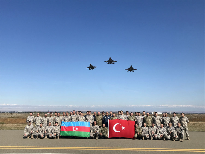   Թուրքիայի ՌՕՈՒ-ի F-16 ինքնաթիռները ժամանել են Ադրբեջան 
  