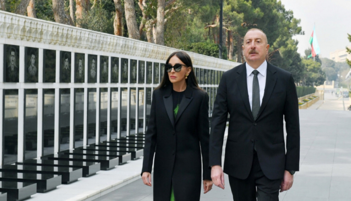  Ադրբեջանի նախագահն ու առաջին տիկինը այցելել են Նահատակների ծառուղի
 