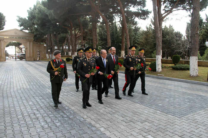  Թուրքիայի պաշտպանության փոխնախարարը այցելել է Հեյդար Ալիևի անվան ռազմական ինստիտուտ
 