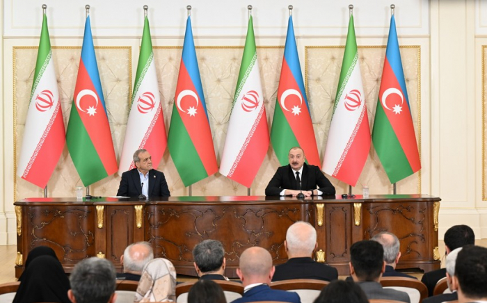   Իրանի նախագահը ժամանել է Ադրբեջան
  