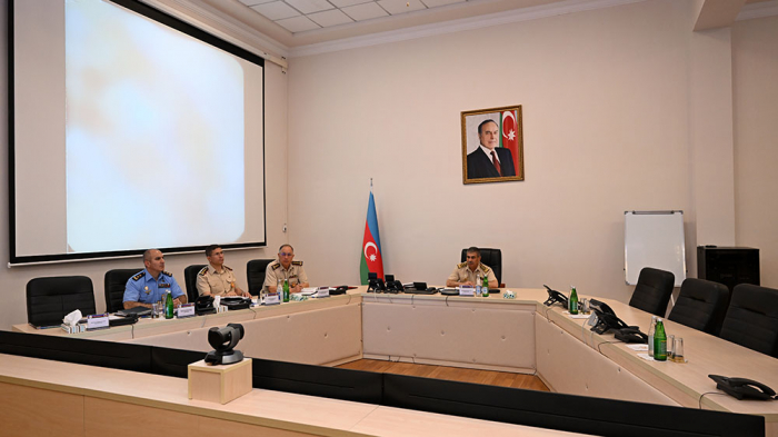   Ադրբեջանական բանակը հղկում է պաշտպանական և հակահարձակողական գործողությունները
  