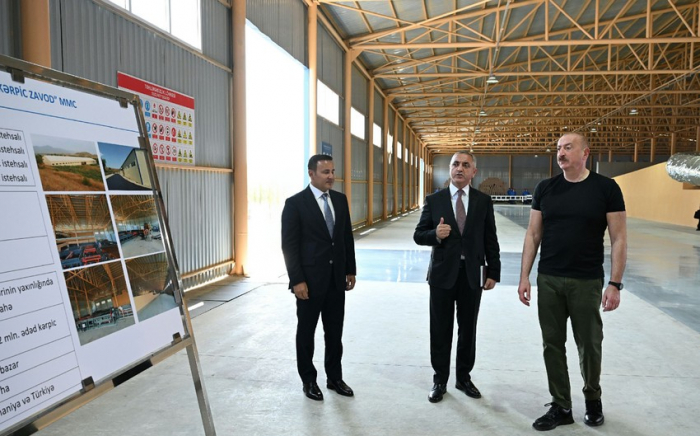   Ի.Ալիևը՝ Խոջալուի աղյուսի գործարանի բացմանը
  