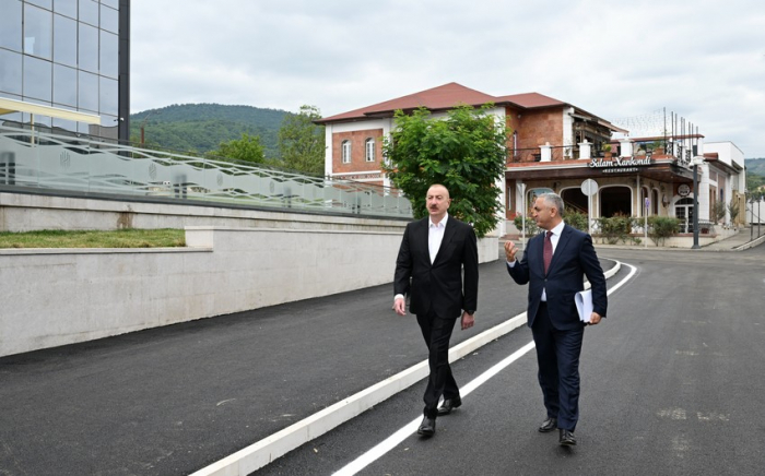   Ի.Ալիևը՝ Խանքենդիի բիզնես կենտրոնի բացմանը
  