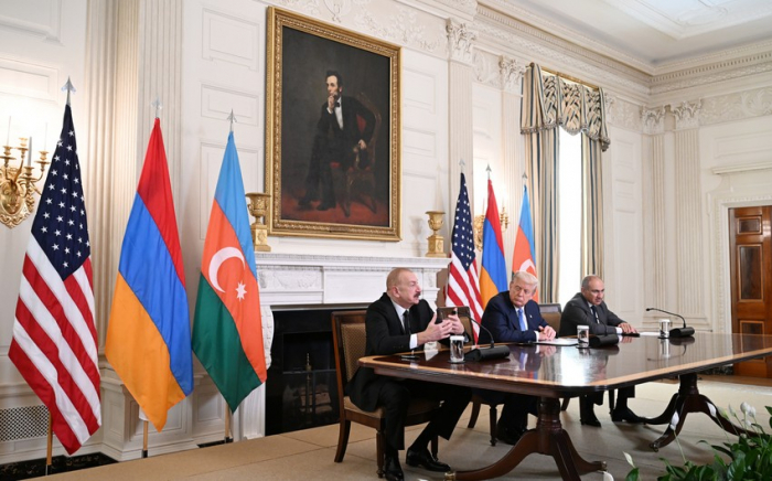   Թրամփը՝ Ալիևին. Դուք մեծ առաջնորդ եք
  