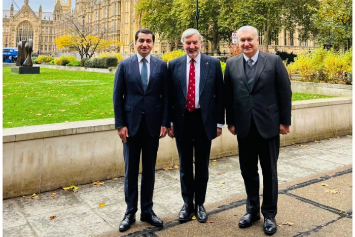   Հիքմեթ Հաջիևը հանդիպել է Մեծ Բրիտանիայի առևտրային ներկայացուցիչ լորդ Ալդերդեյսի հետ
  