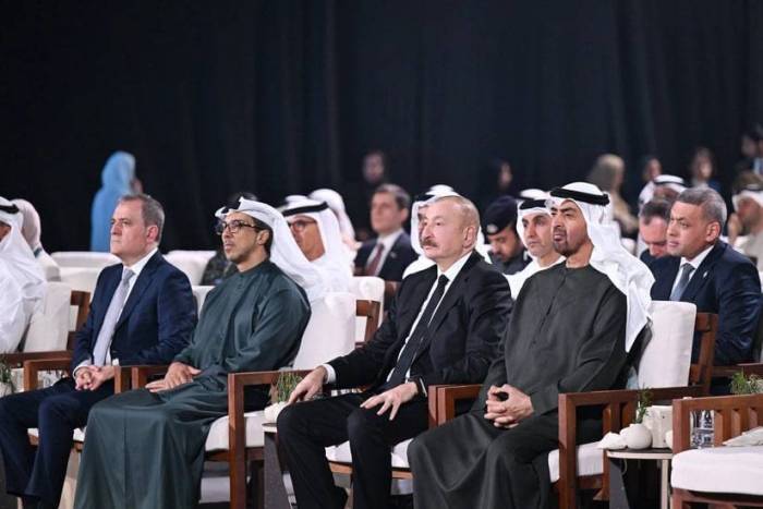   Ի.Ալիևը հանդիպել է ԱՄԷ նախագահի հետ
  