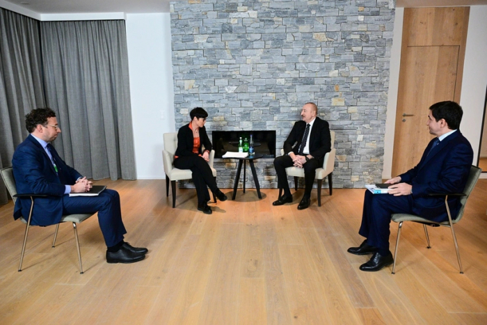   Ադրբեջանի նախագահը Դավոսում հանդիպել է Մարթա Կոսի հետ
  