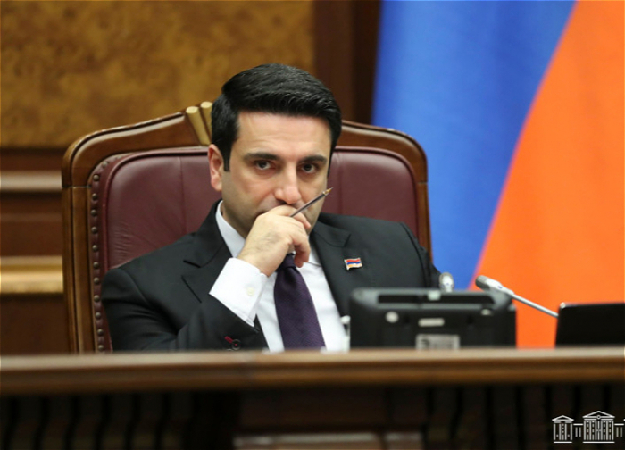  Վտանգի պահին ոչ ոք մեզ չի փրկելու. եվրոպացիները վրդովվելու են, ռուսները ասելու են՝ «Мы вас позвоним».  Ալեն Սիմոնյան 
 