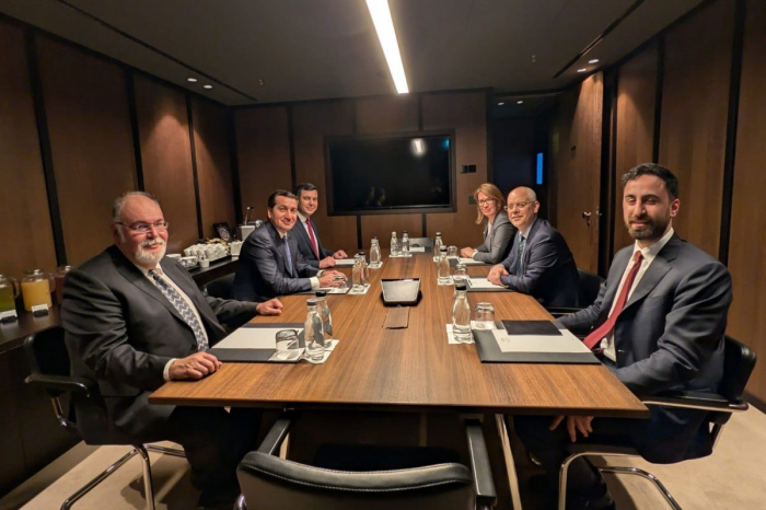   Ադրբեջանի նախագահի օգնականը եւ Թուրքիայի նախագահի գլխավոր խորհրդականը քննարկել են իրավիճակը տարածաշրջանում
  