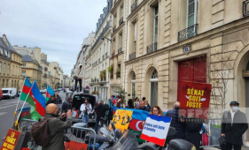  Ադրբեջանցիները բողոքի ցույց են անցկացնում Ֆրանսիայի Սենատի դիմաց 
 