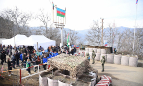   Ադրբեջանը առաջարկել է ստուգել բեռները Լաչինի ճանապարհին, հայերը մերժել են
  