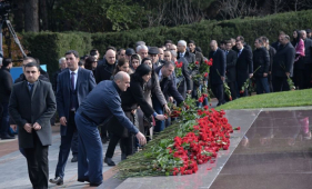  Ադրբեջանական ժողովուրդը հարգում է Հեյդար Ալիևի հիշատակը
 