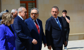   Ադրբեջանցի պաշտոնյաները հարգանքի տուրք են մատուցել ազգային առաջնորդի հիշատակին
  