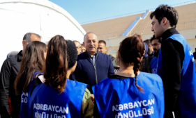 Մևլութ Չավուշօղլուն Թուրքիայում հանդիպել է ադրբեջանցի կամավորների հետ