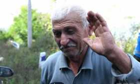  Ղարաբաղի հայ բնակիչը շնորհակալություն է հայտնել ադրբեջանցի ոստիկաններին 
 