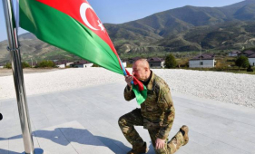   Իլհամ Ալիևը Խանքենդիում բարձրացրել է Ադրբեջանի Հանրապետության պետական ​​դրոշը
  