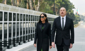  Ադրբեջանի նախագահն ու առաջին տիկինը այցելել են Նահատակների ծառուղի
 
